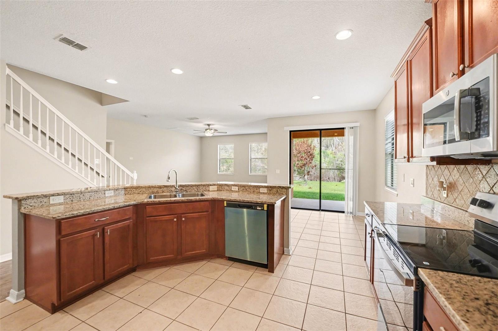 2727 EAGLE CLIFF DRIVE