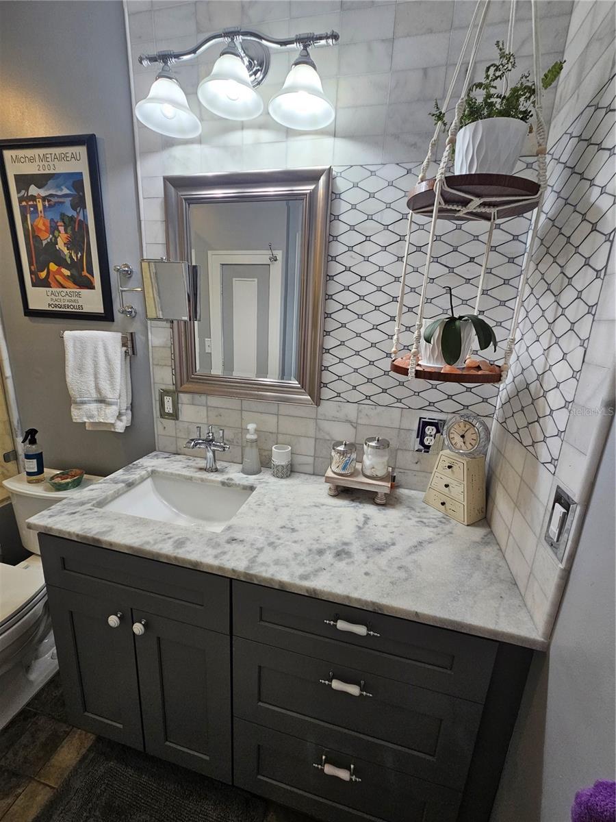 EVELYN CITY - Residential Income