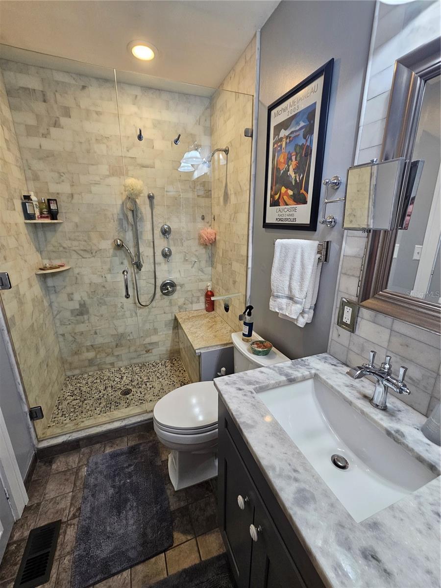 EVELYN CITY - Residential Income