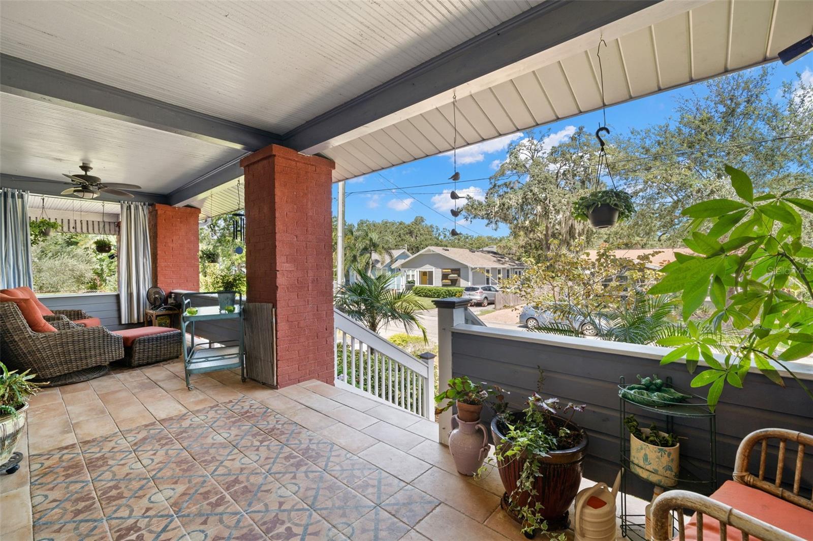 1035 E ROBSON STREET