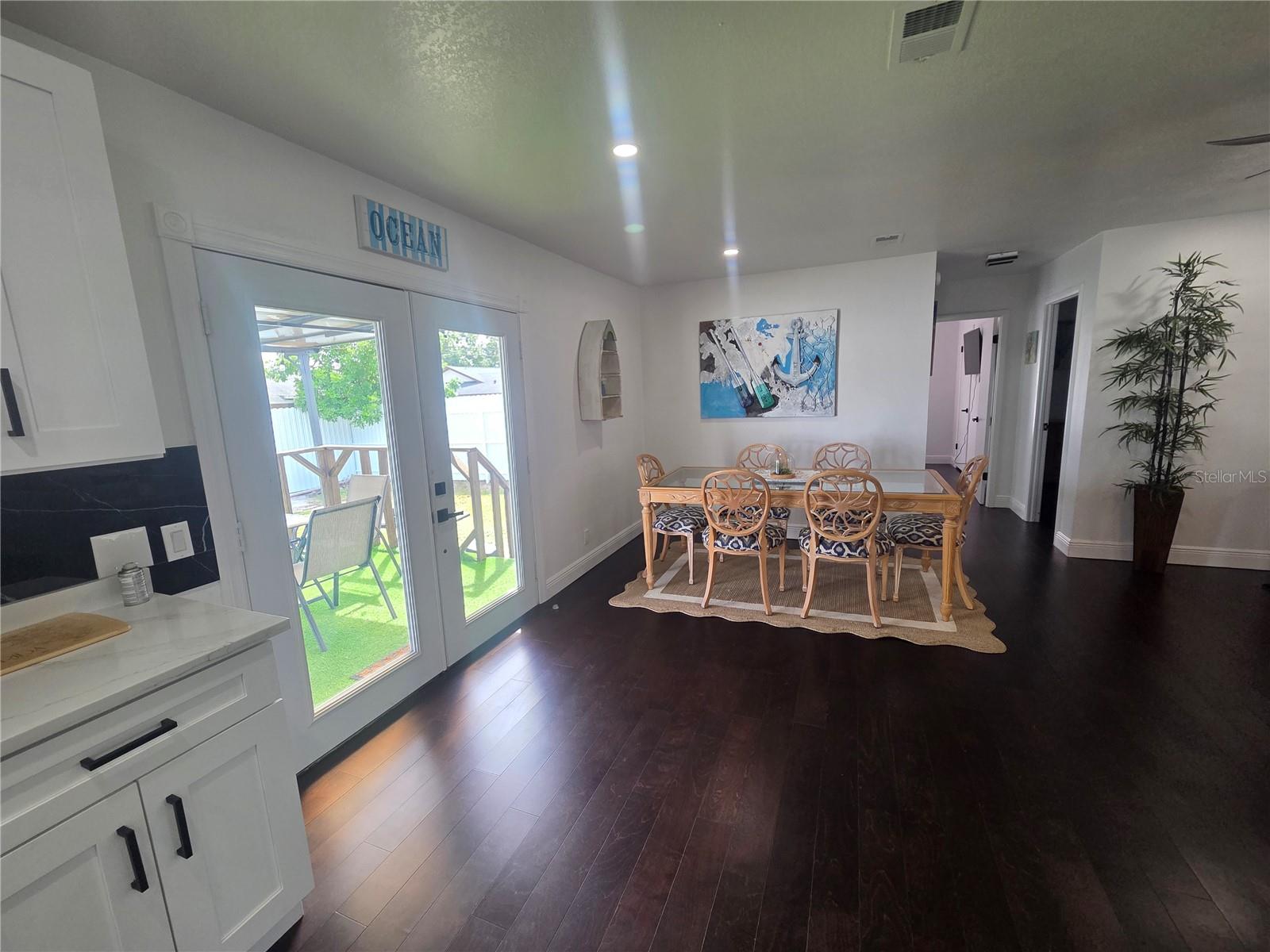 LAKE SARASOTA - Residential