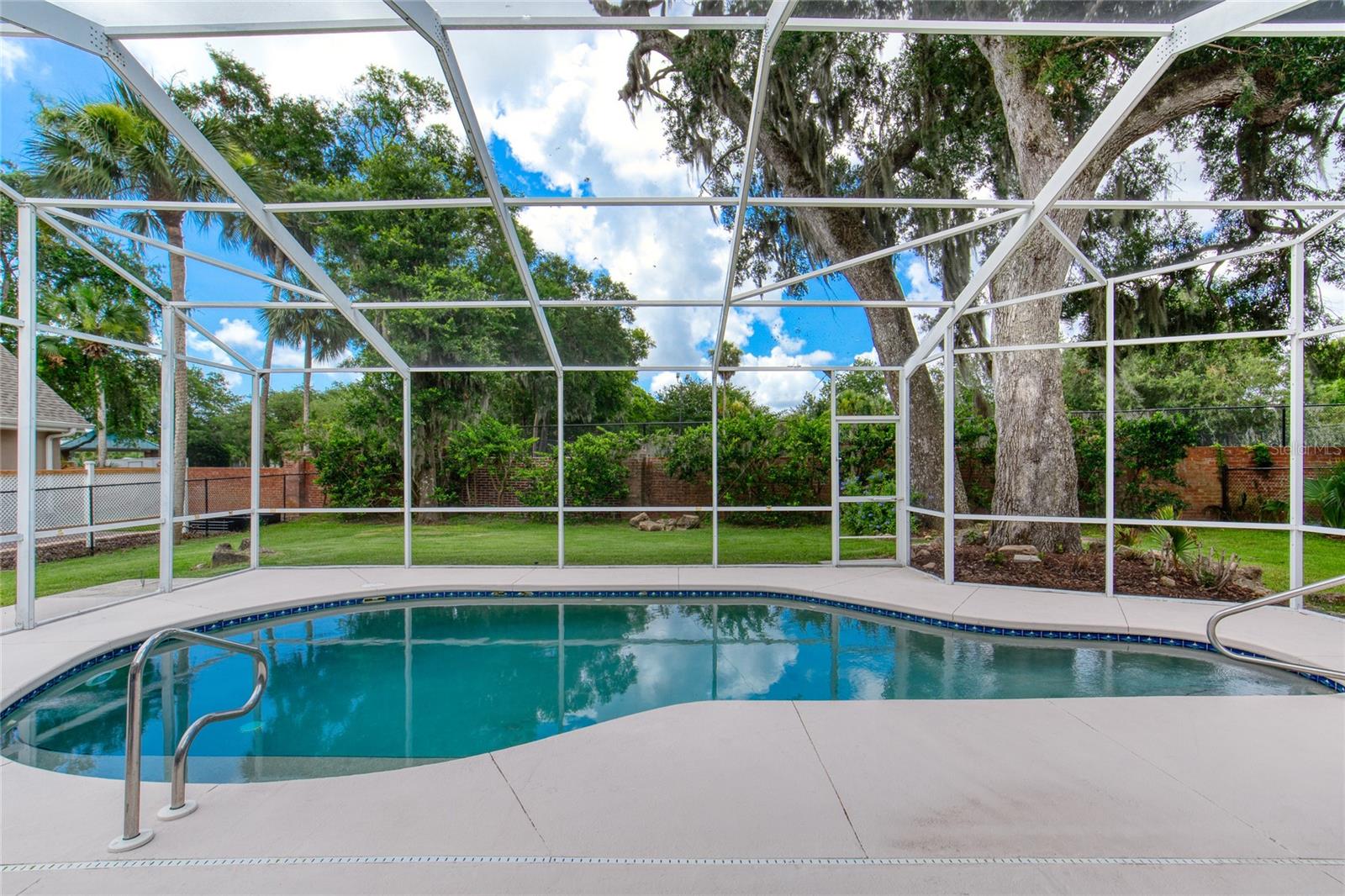 5 WATERCLIFF LANE