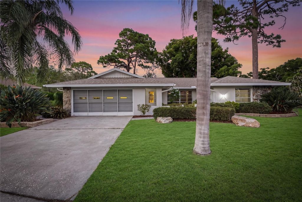 Photo of 505 Bamboo Court, Tarpon Springs, FL 34689 (MLS # W7886949)
