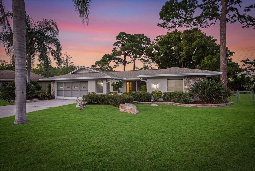 Photo of 505 Bamboo Court, Tarpon Springs, FL 34689 (MLS # W7886949)