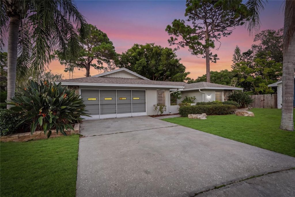 Photo of 505 Bamboo Court, Tarpon Springs, FL 34689 (MLS # W7886949)