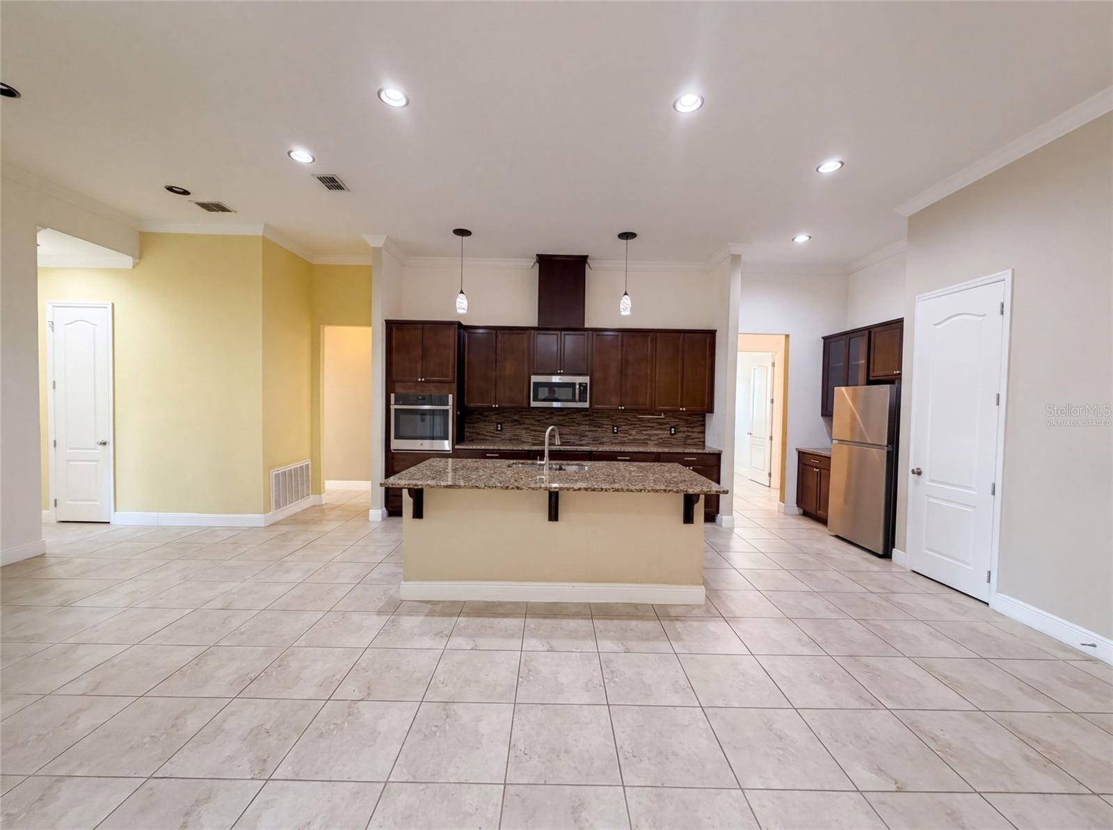 918 BLACKTHORN DRIVE