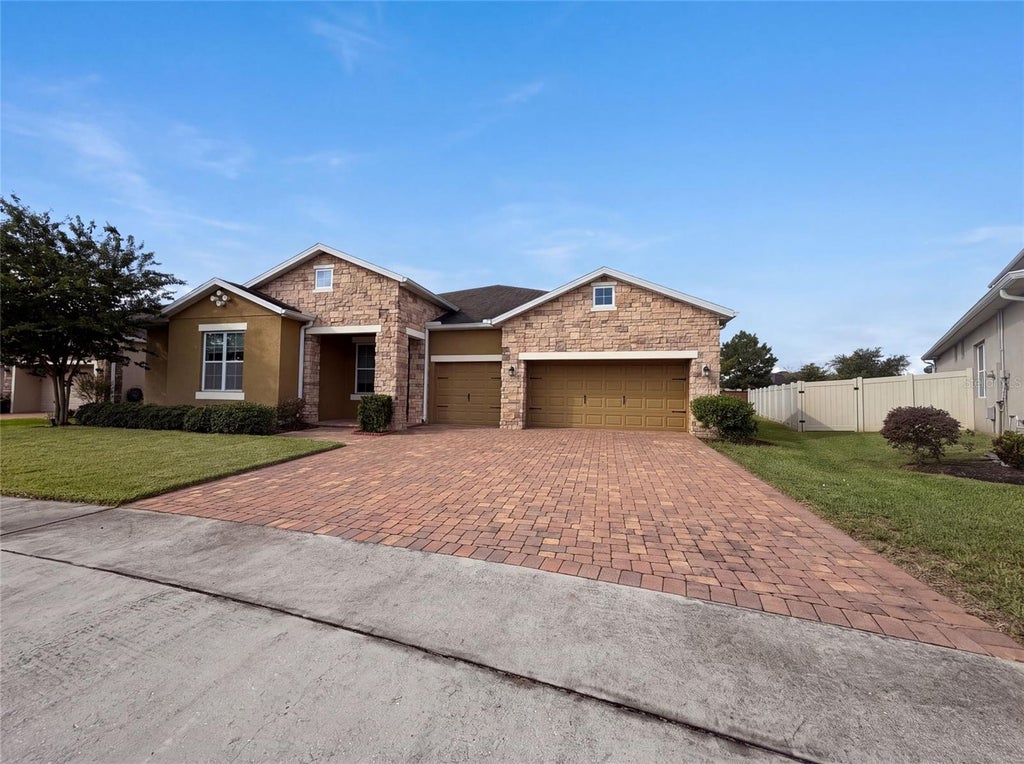 Photo of 918 Blackthorn Drive, Apopka, FL 32703 (MLS # O6430516)