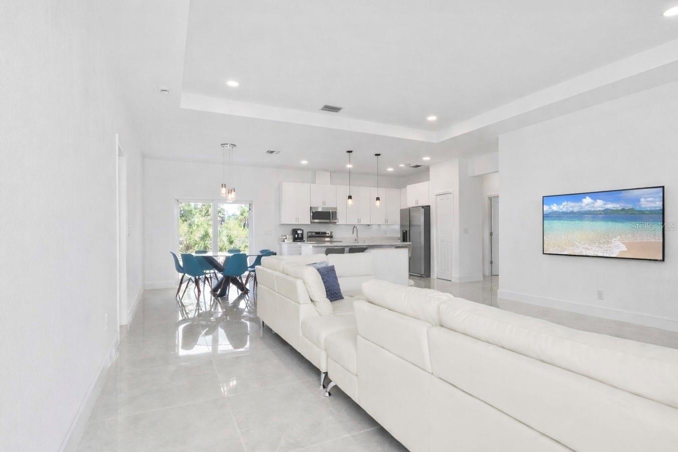 15473 LAKELAND CIRCLE