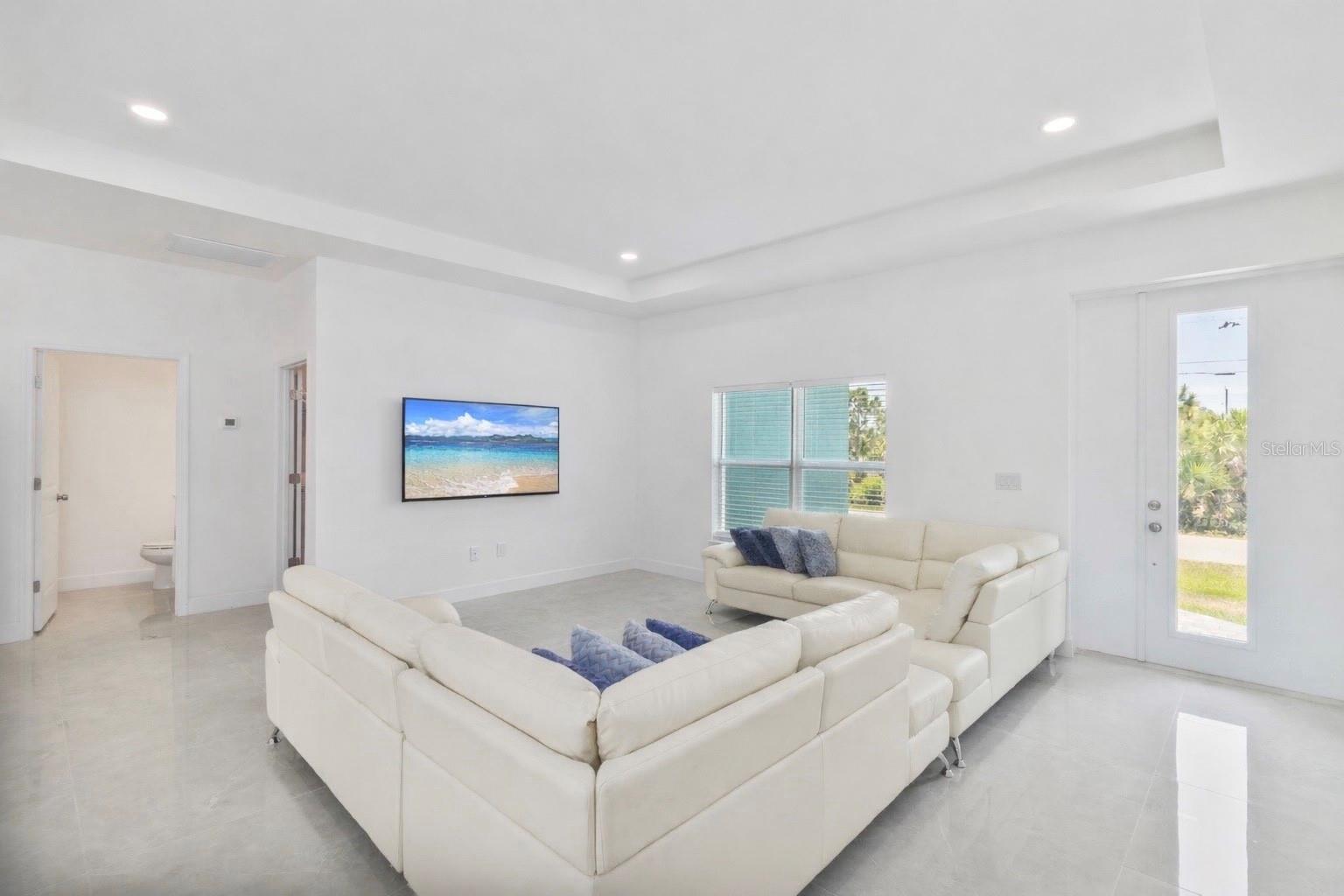 15473 LAKELAND CIRCLE