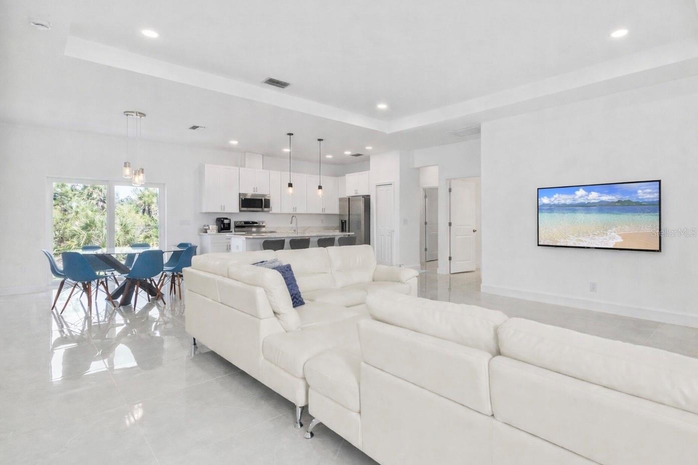 15473 LAKELAND CIRCLE