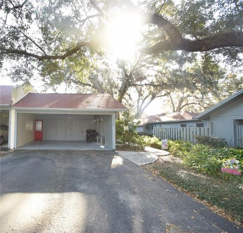 A home in LAKELAND