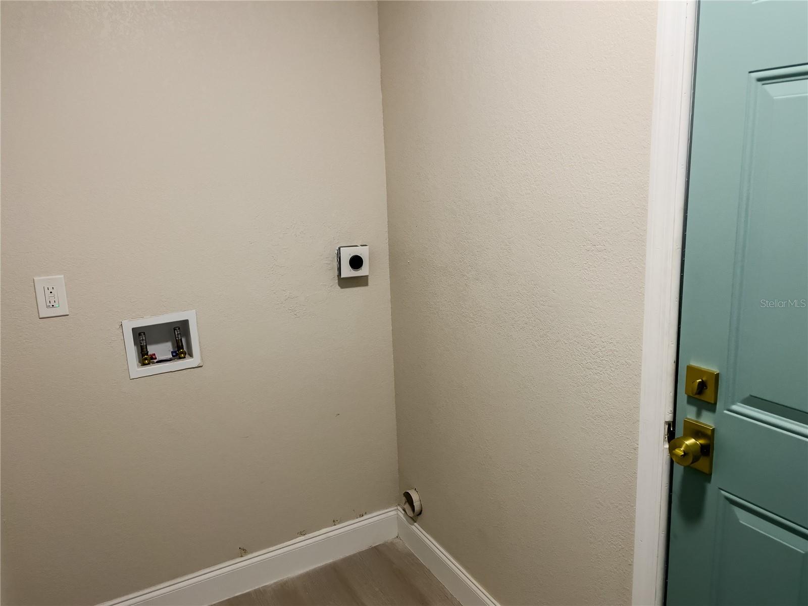 GOLDEN ESTATES - Residential