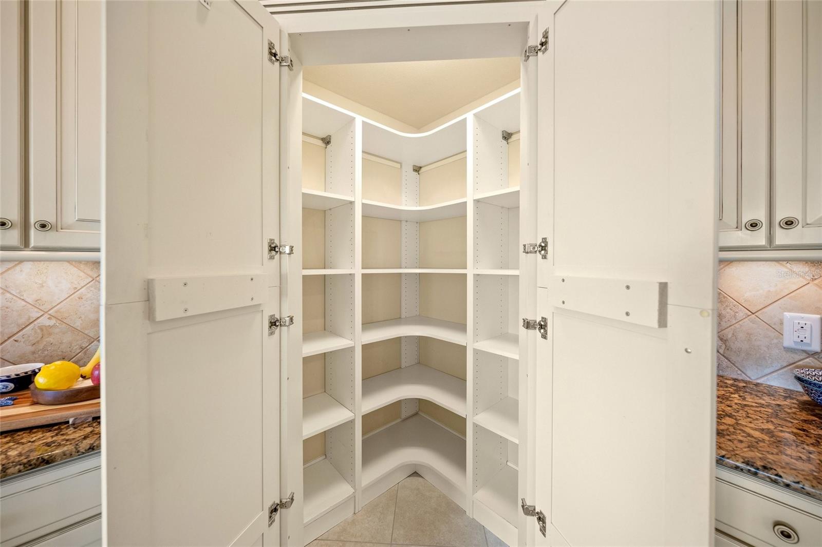 MANGROVE WALK II ON HARBOUR ISLE PH 11&1 - Residential