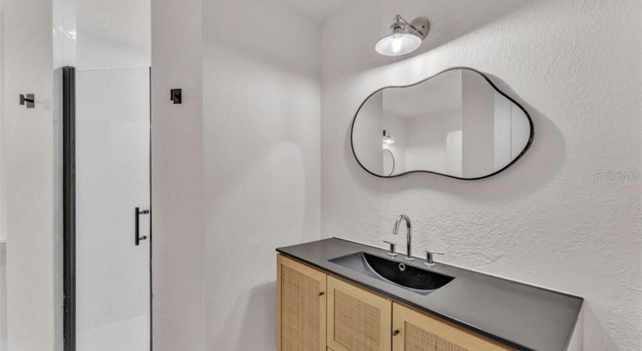 OLD GROVE - Residential Lease