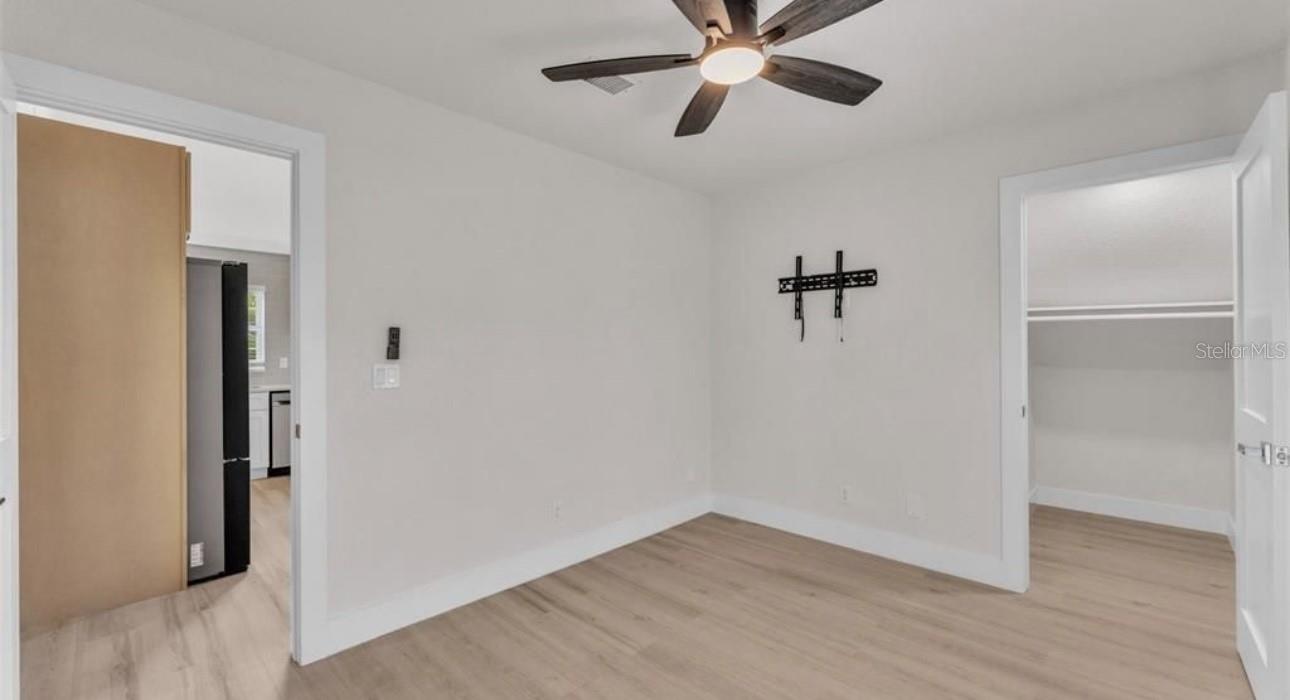 OLD GROVE - Residential Lease