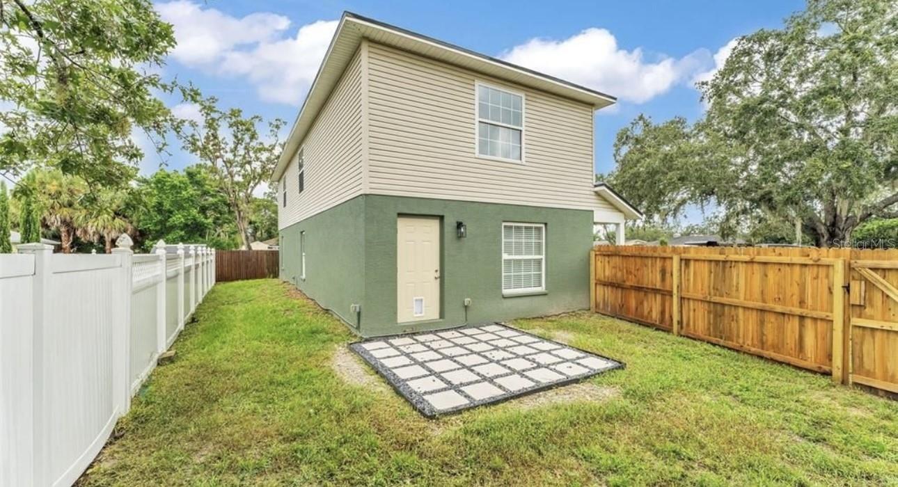 OLD GROVE - Residential Lease