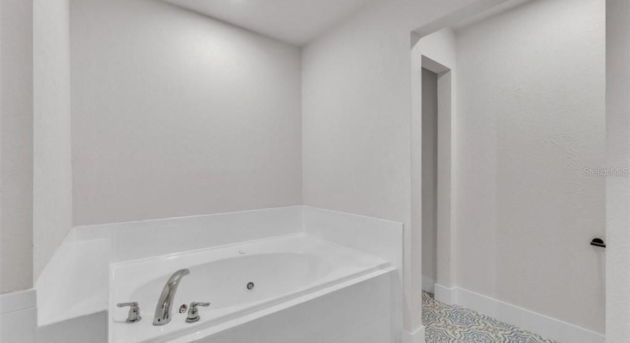 OLD GROVE - Residential Lease