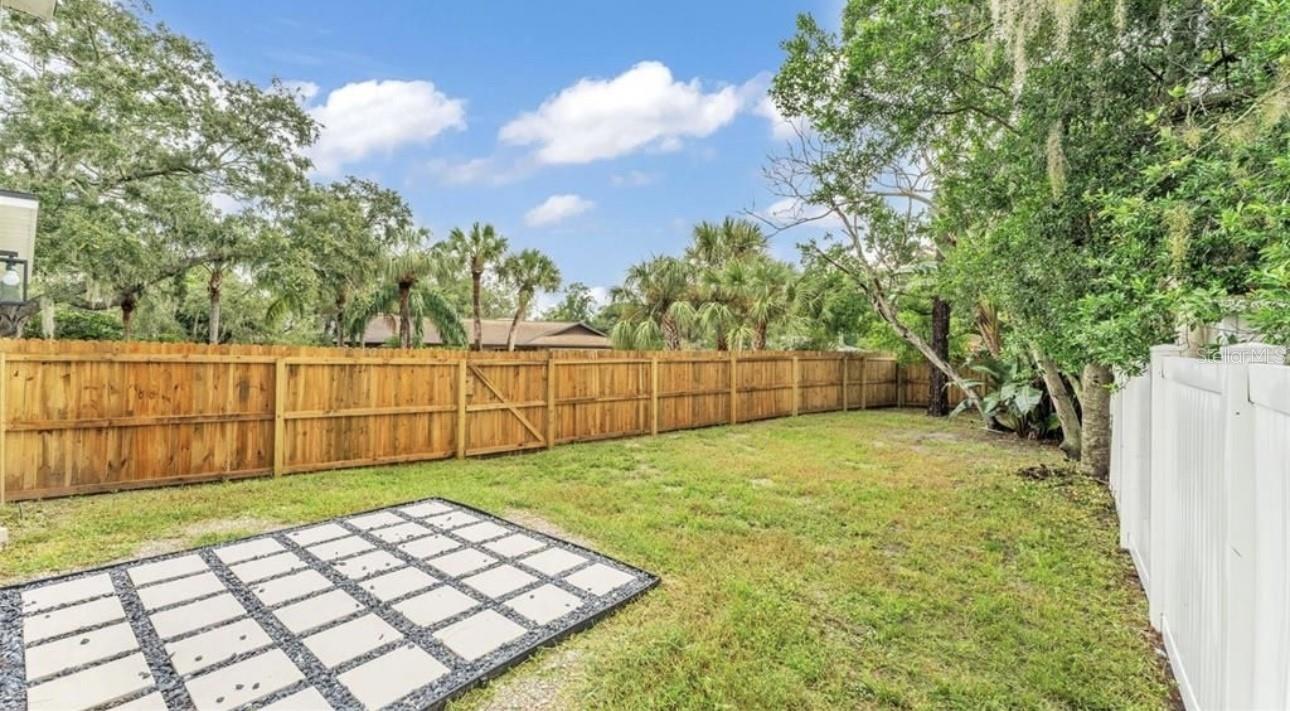 OLD GROVE - Residential Lease