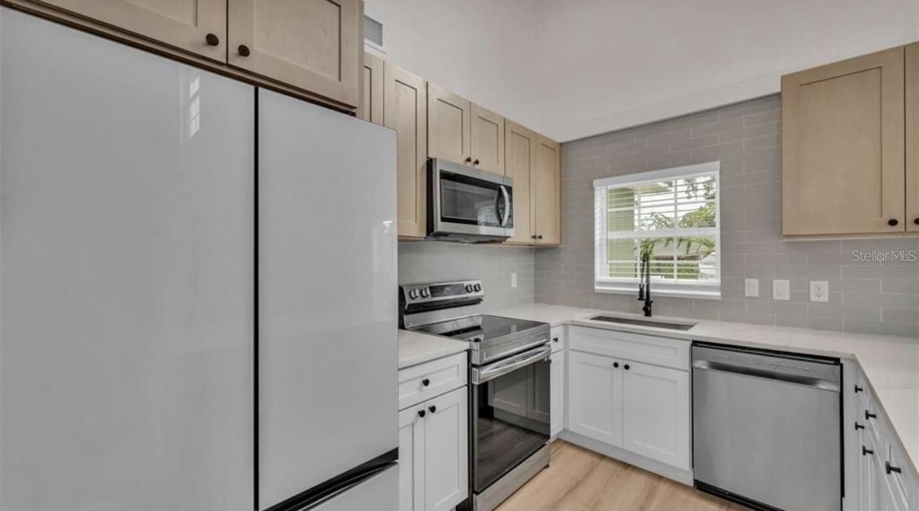 OLD GROVE - Residential Lease