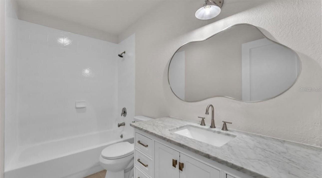 OLD GROVE - Residential Lease