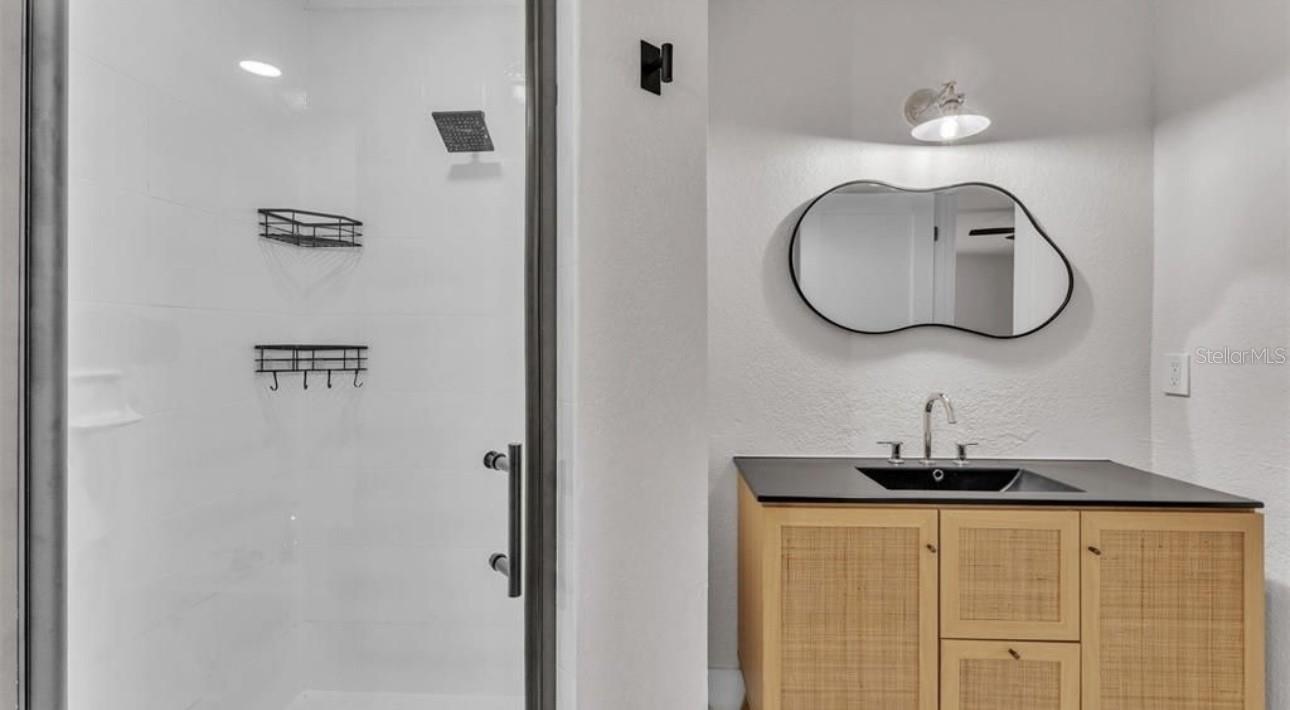 OLD GROVE - Residential Lease