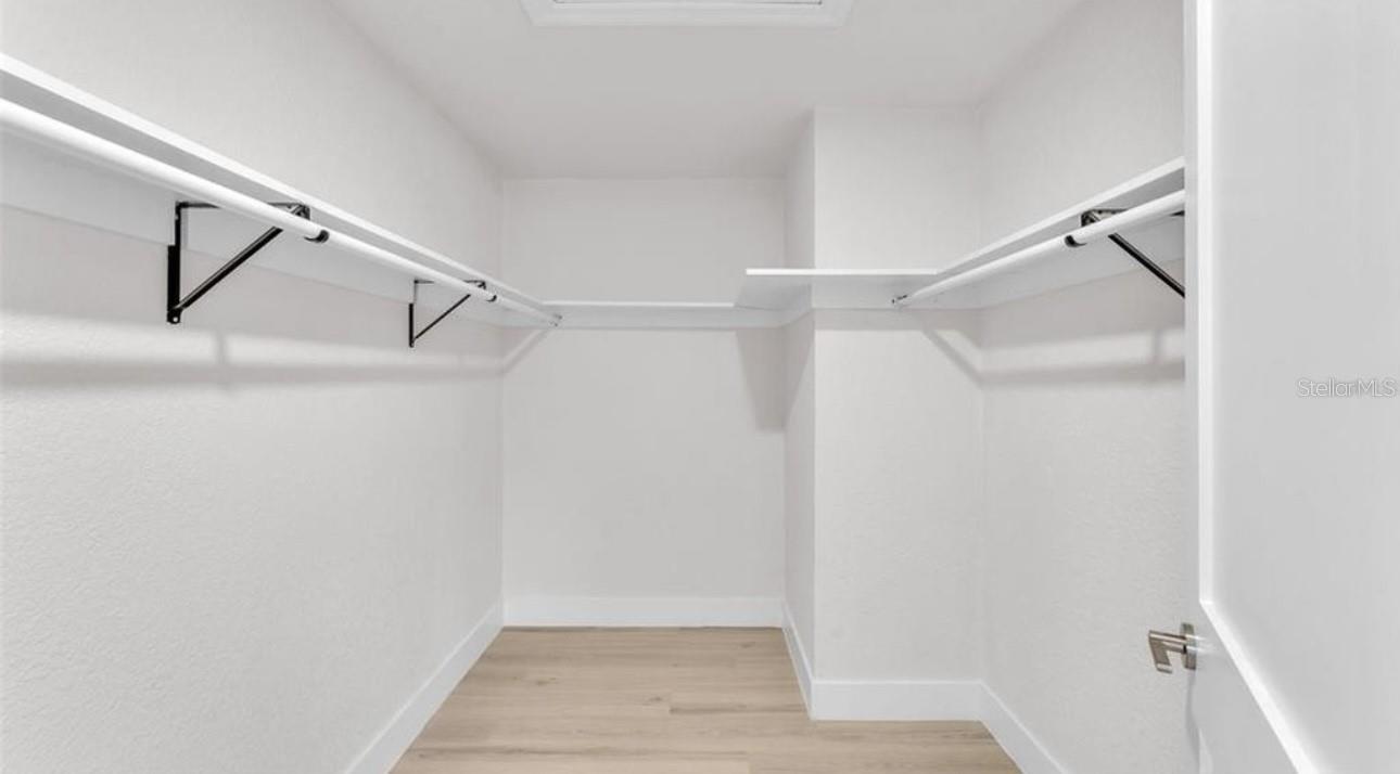 OLD GROVE - Residential Lease