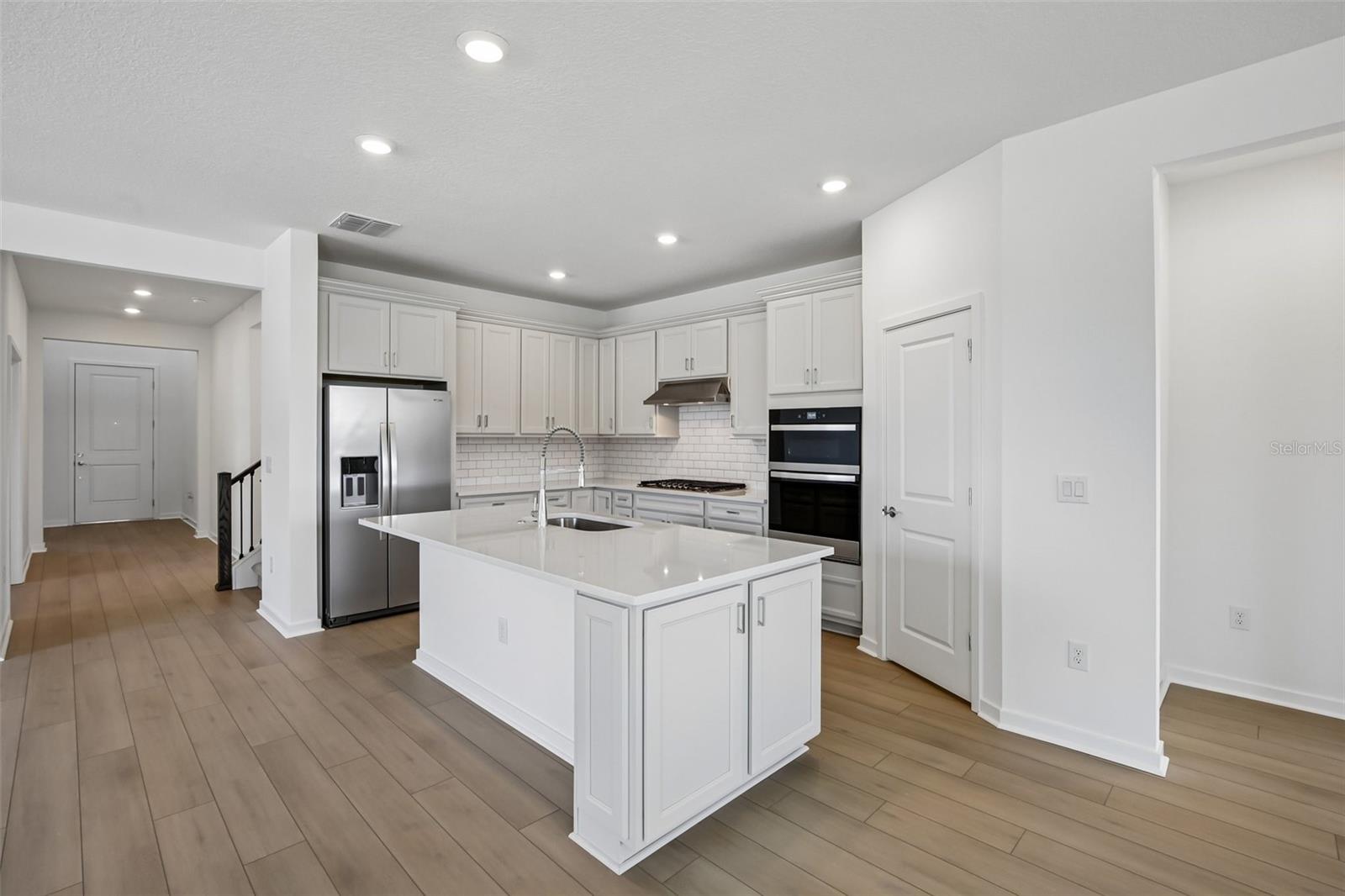 9932 REDWOOD RIDGE AVENUE