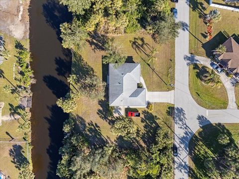 A home in PORT CHARLOTTE