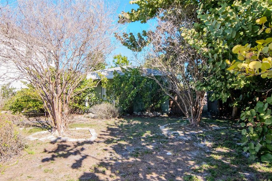 Don’t miss your chance to secure a 6,900 sf lot (77 x 90), in one of South Tampa’s most desirable and rapidly growing neighborhoods. Located on
a quite dead-end street with easy access to Bayshore Boulevard, local parks, and top-tier shopping and dining, this is the perfect spot to build your
dream home. Surrounded by new construction and situated within the sought-after Ballast Point Elementary school zone, this property offers both
convenience and future value. The existing structure is being sold As Is, giving you a blank canvas for your future plans. Whether you're an
investor or looking to build your forever home, this location is a can't-miss opportunity!