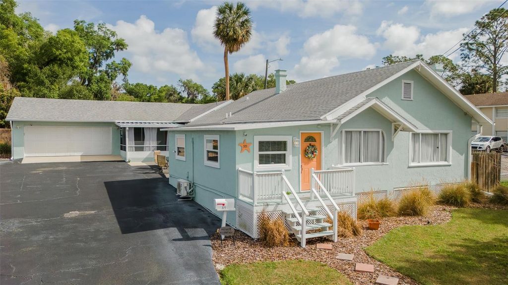 Photo of 321 W Pennsylvania Avenue, Deland, FL 32720 (MLS # V4948889)