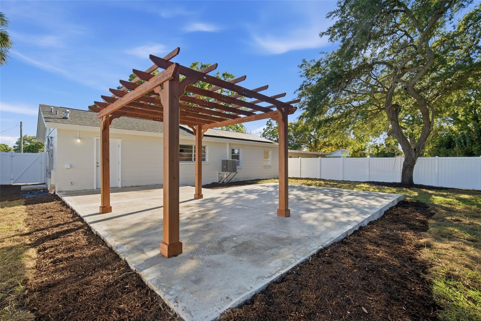 GANDY MANOR - Residential