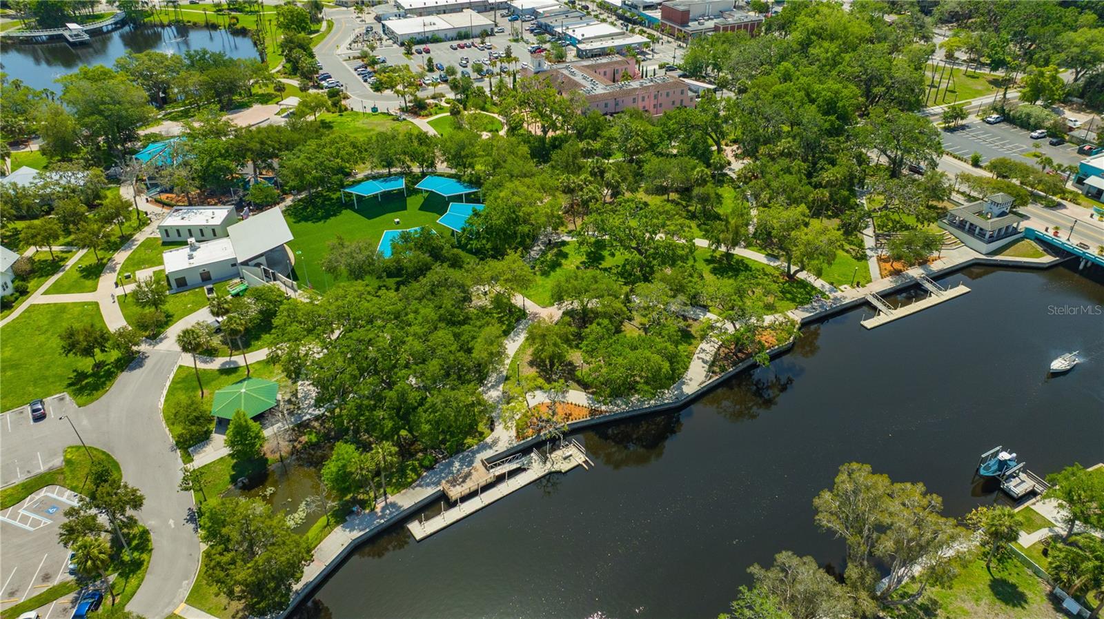 WOODTRAIL CONDO - Residential