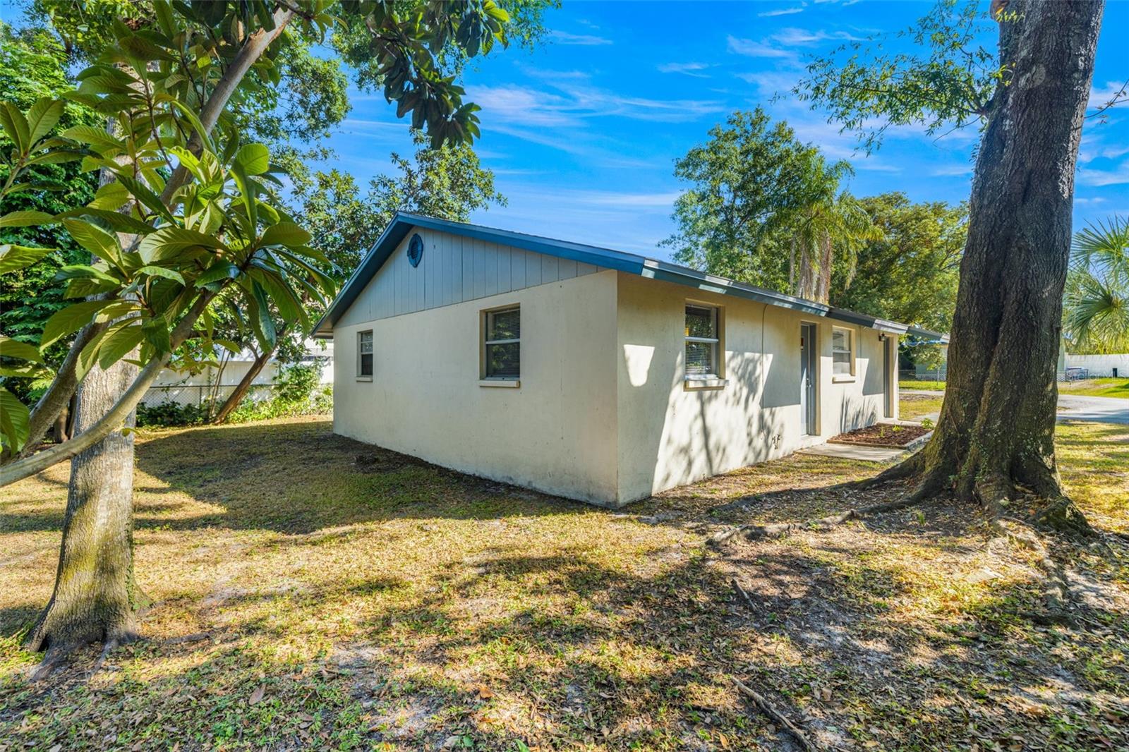 Casas a venda 3 - Jen Dantas 9610 N 12TH STREET