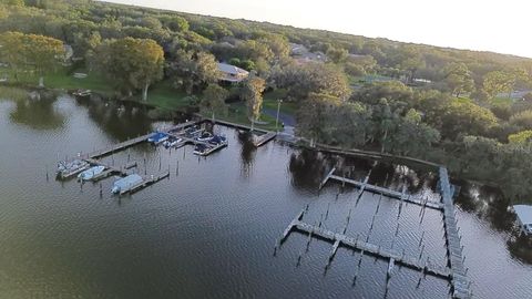 A home in PALM HARBOR