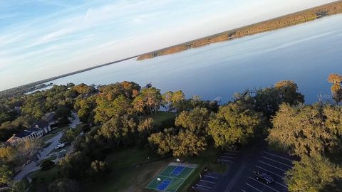 A home in PALM HARBOR