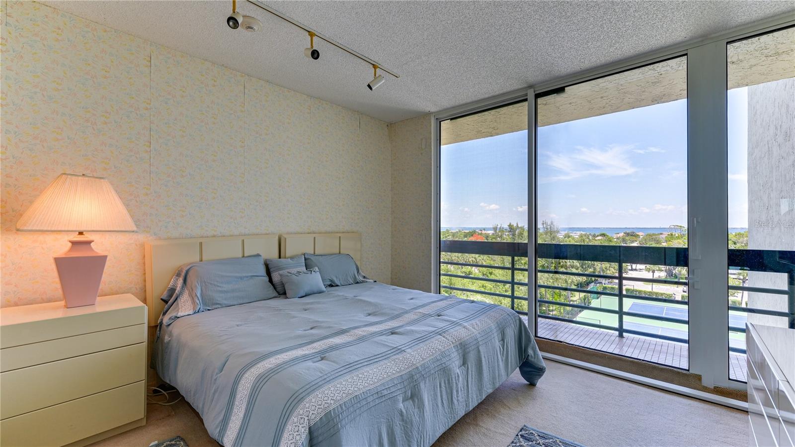 BEACHPLACE I - Residential