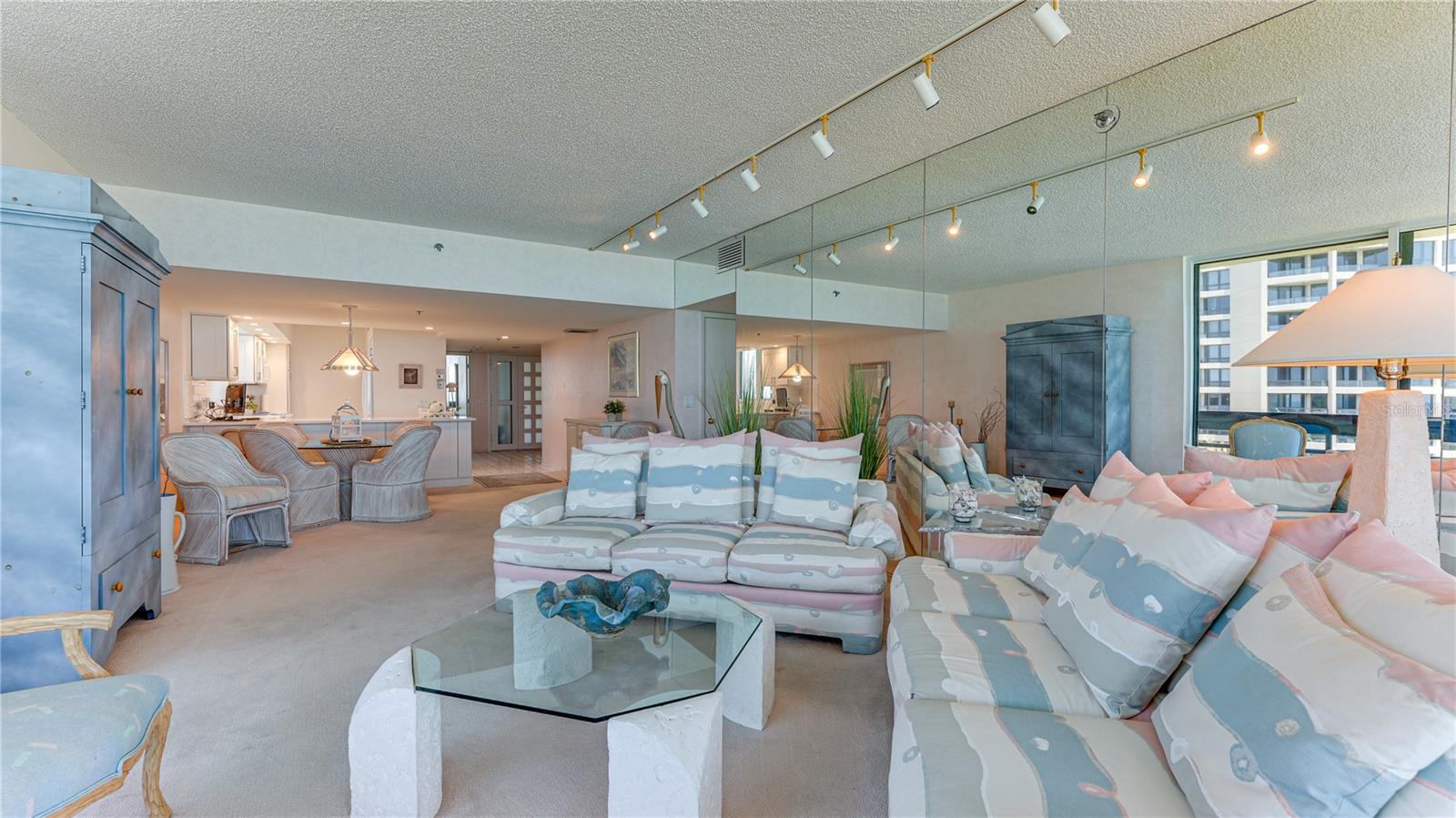 BEACHPLACE I - Residential