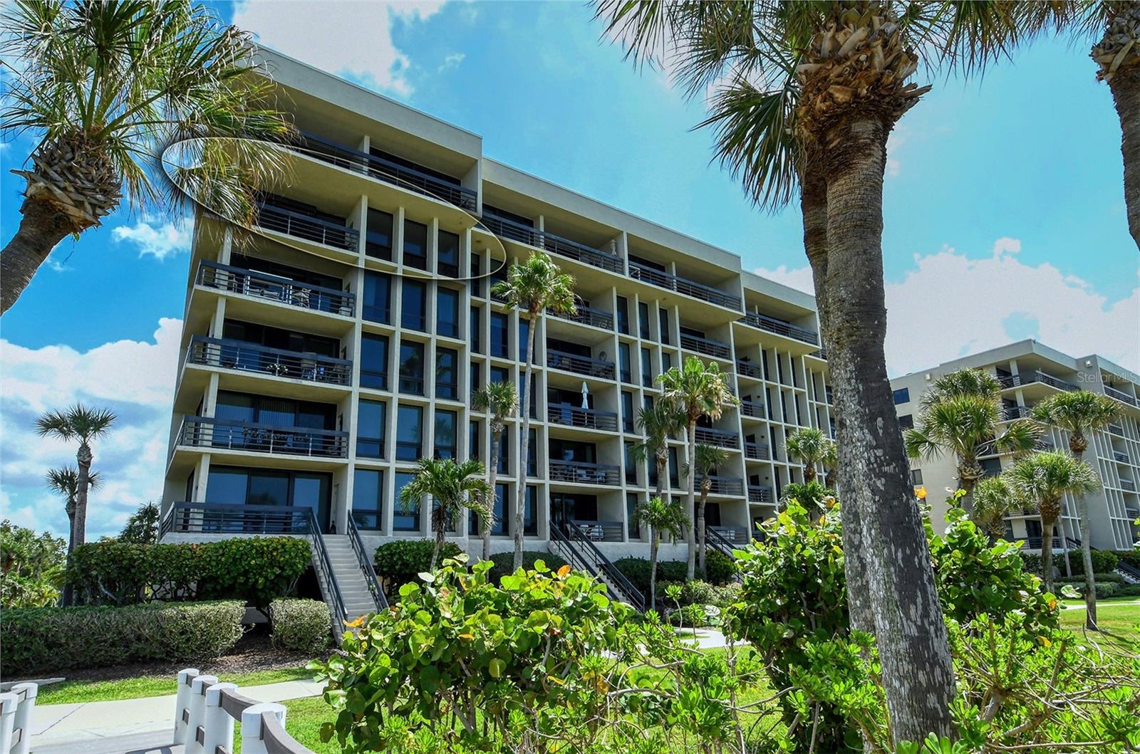 BEACHPLACE I - Residential