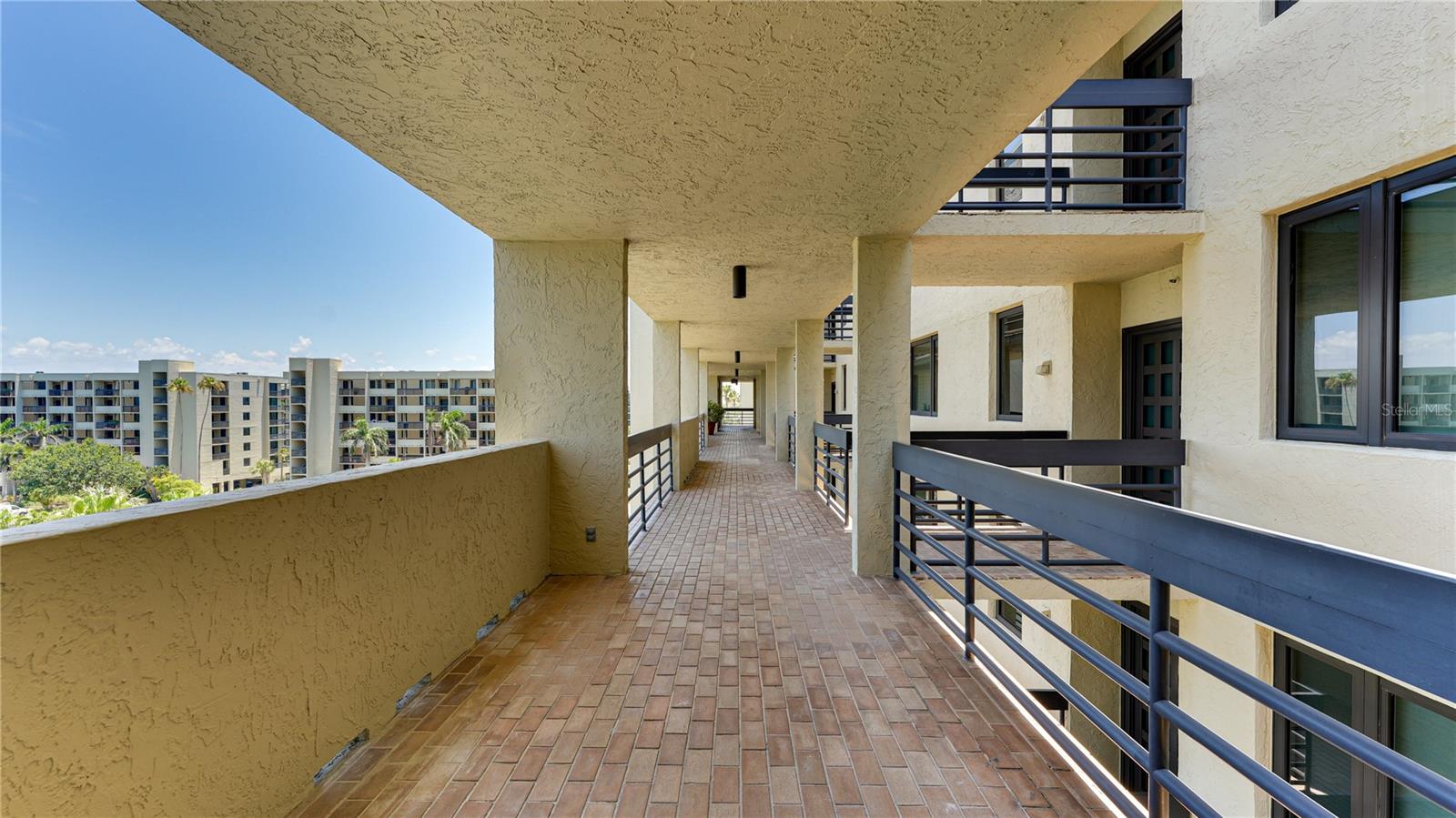 BEACHPLACE I - Residential