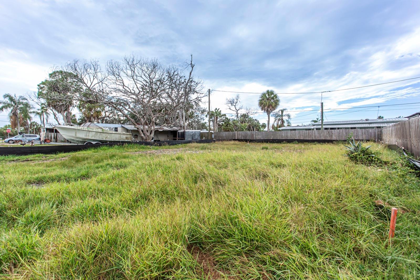 EDGEWATER GARDEN - Land