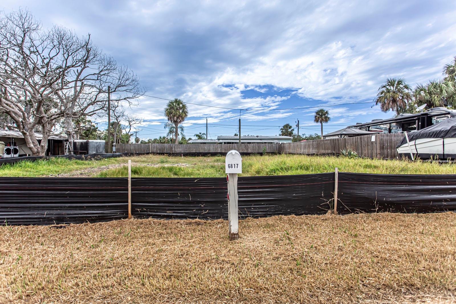 EDGEWATER GARDEN - Land