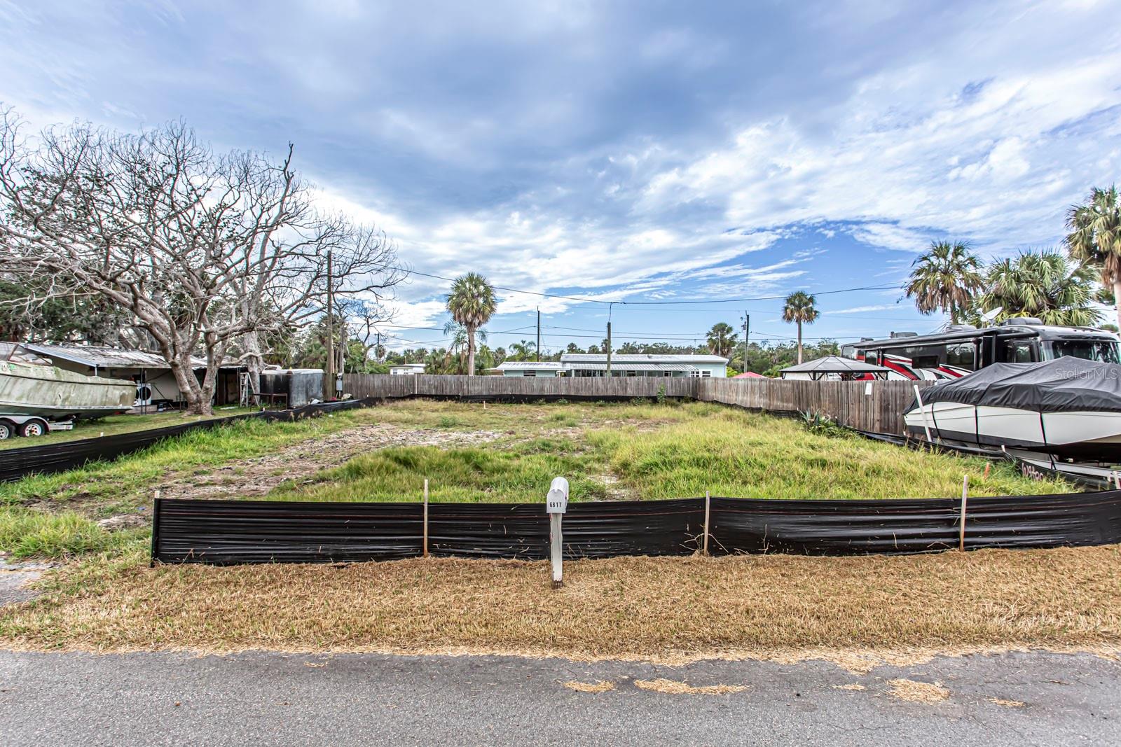 EDGEWATER GARDEN - Land