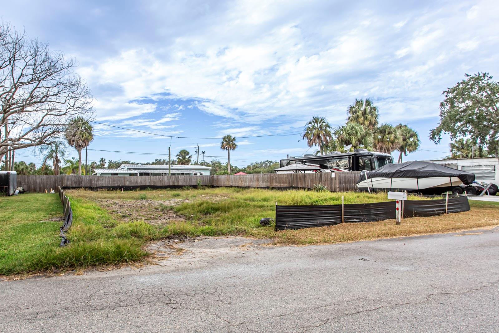 EDGEWATER GARDEN - Land