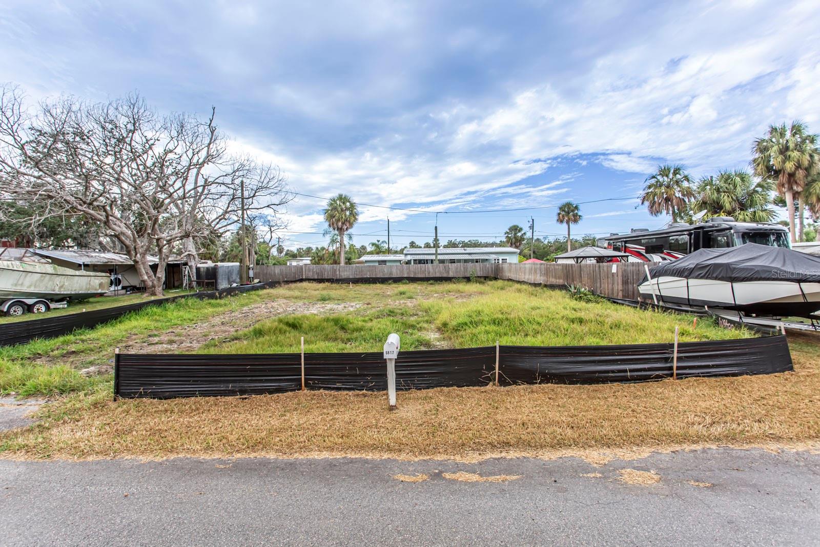 EDGEWATER GARDEN - Land