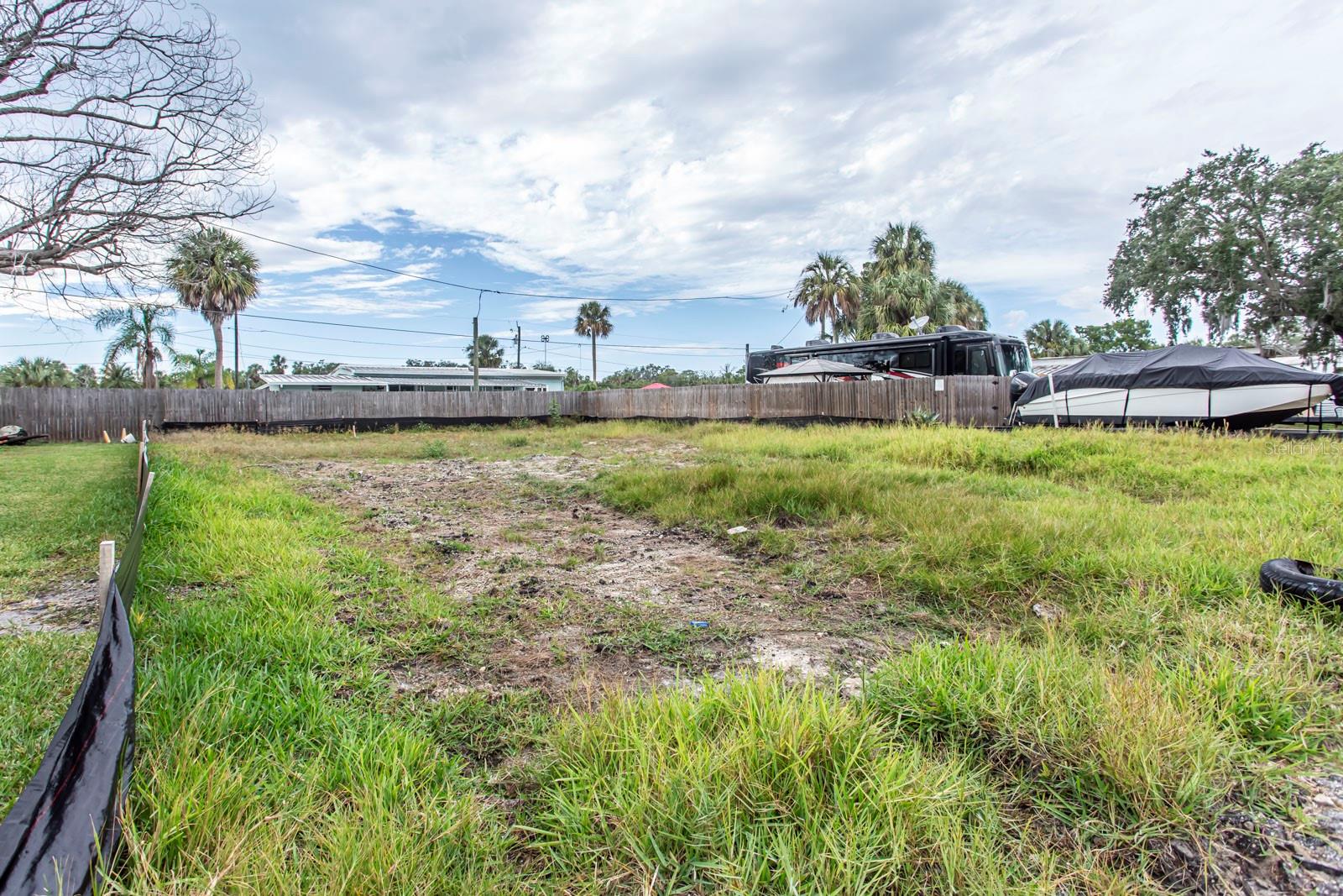 EDGEWATER GARDEN - Land