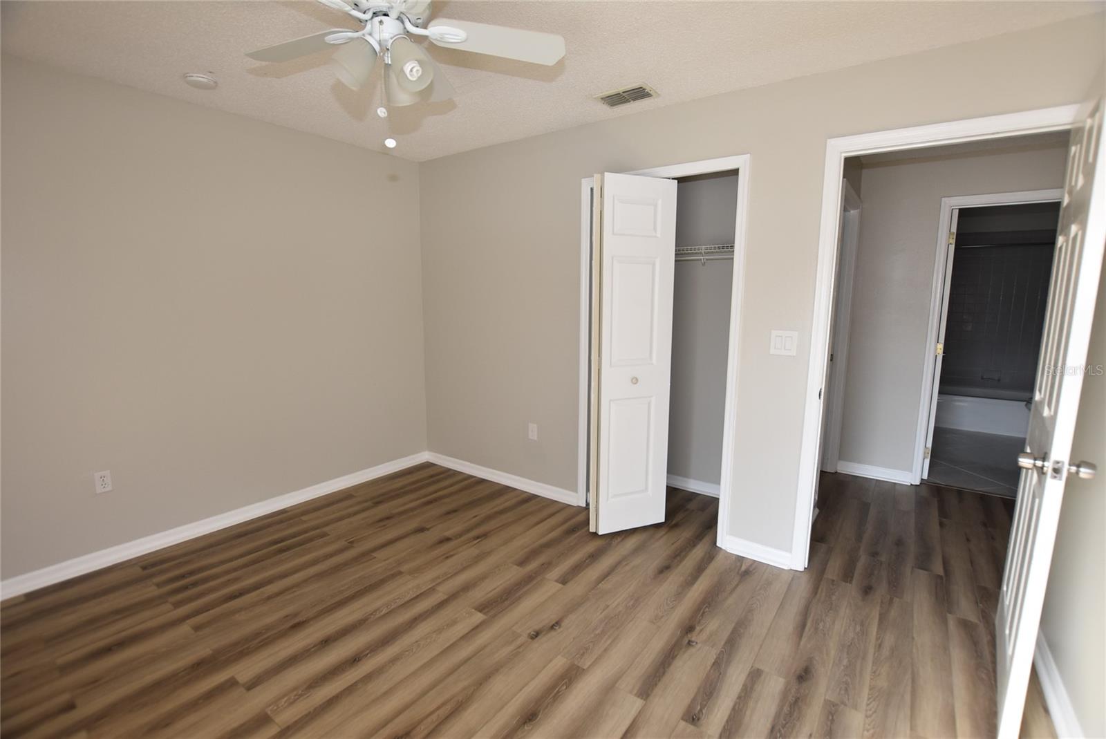 CANOE CREEK LAKES UNIT 1 - Residential Lease