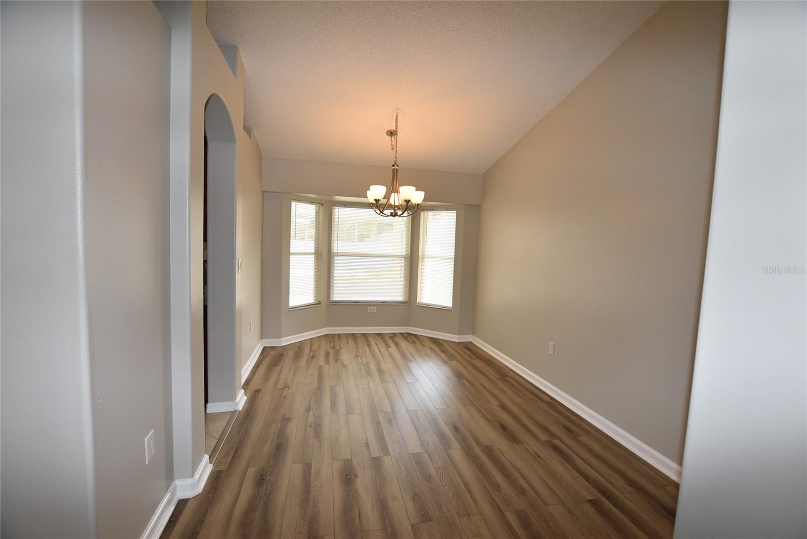 CANOE CREEK LAKES UNIT 1 - Residential Lease