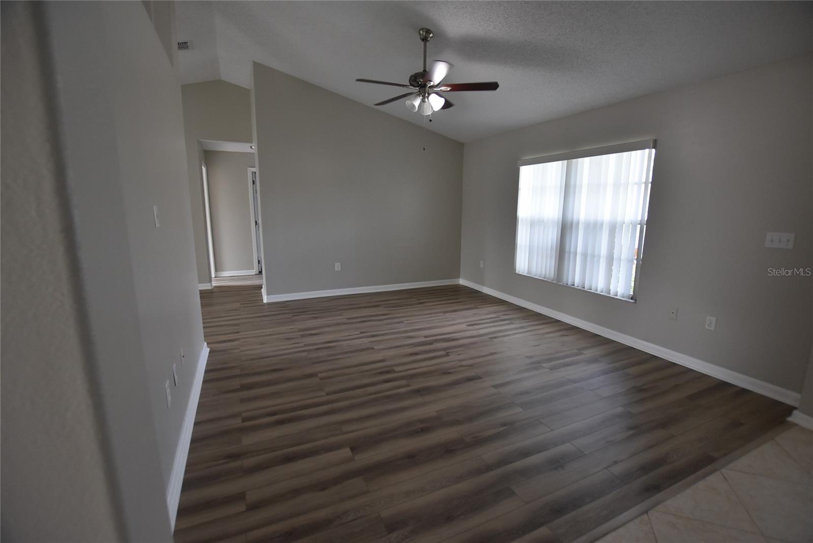 CANOE CREEK LAKES UNIT 1 - Residential Lease