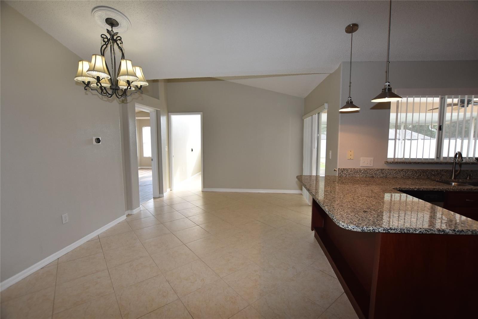 CANOE CREEK LAKES UNIT 1 - Residential Lease