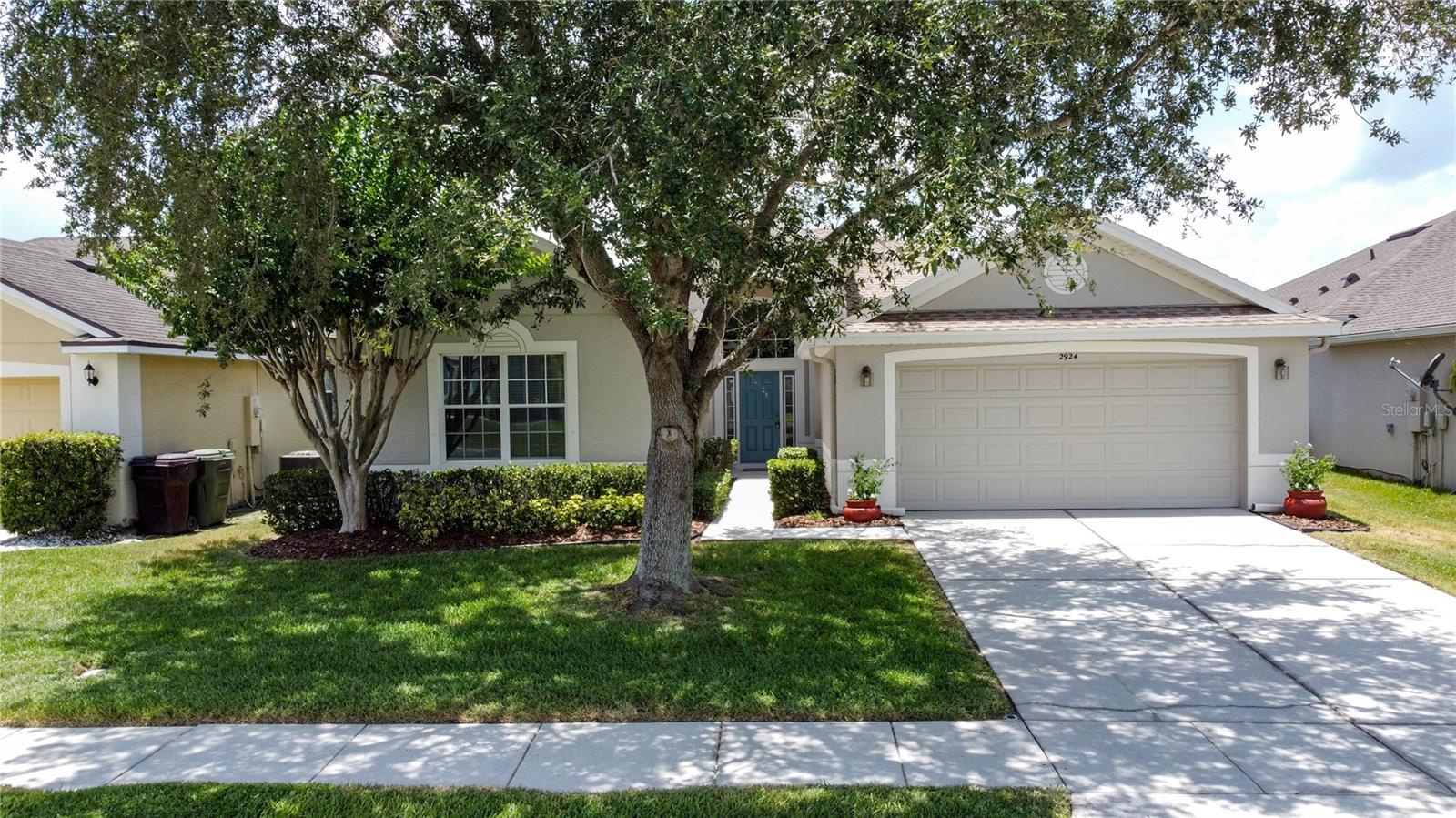 2924 WHITE CEDAR CIRCLE